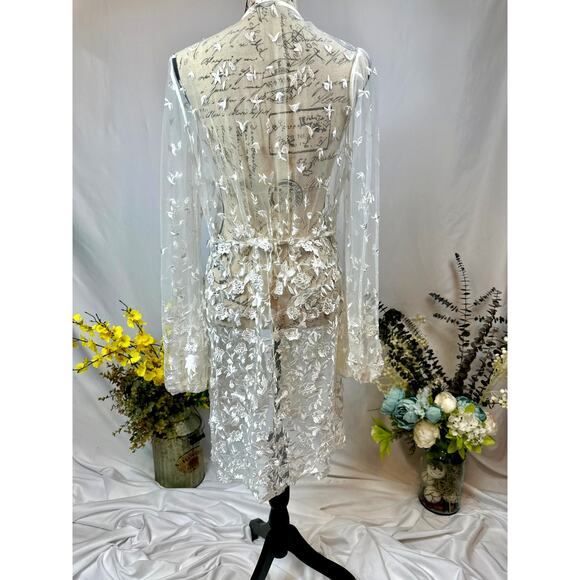 Le Rose Maya Lace Mid Thigh Open Front Robe White S/M - Picture 10 of 16